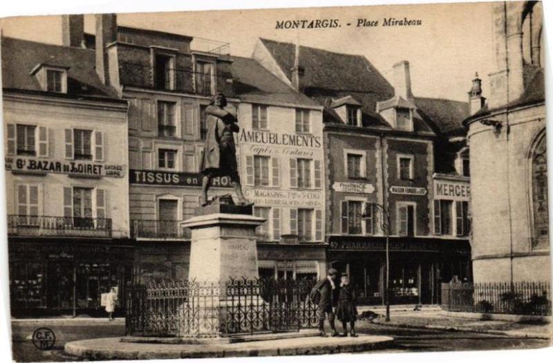 Carte postale ancienne Montargis - Place Mirabeau à Montargis