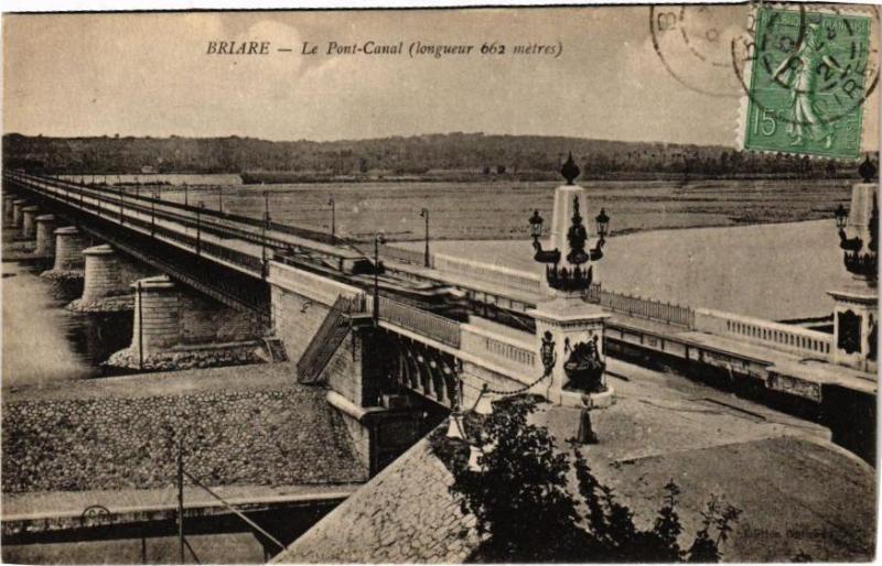Carte postale ancienne Briare - Le Pont-Canal (longueur 662 metres) à Briare