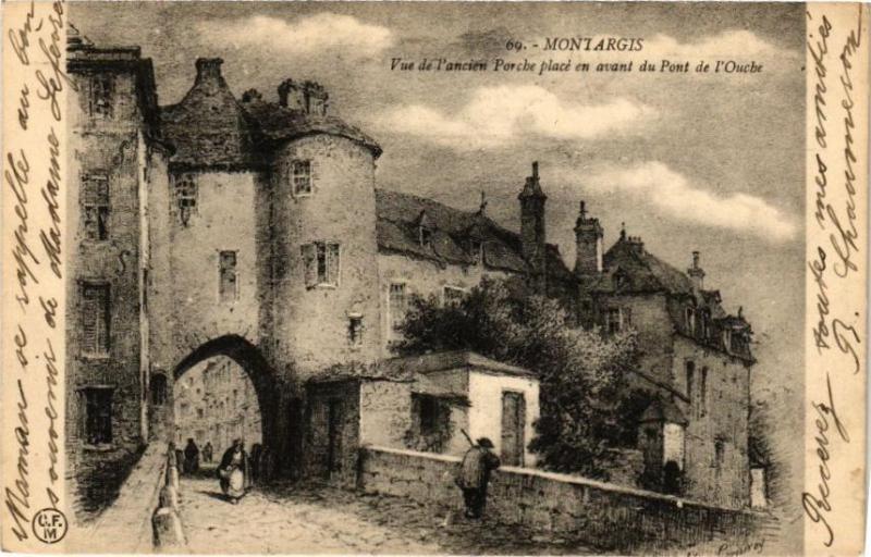 Carte postale ancienne Montargis Vue de l'ancien Porche place en avant du Pont de l'Ouche à Montargis