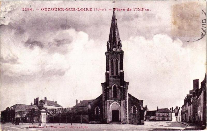 Carte postale ancienne Ouzouer-sur - Loire - Place de l'Eglise à Ouzouer-sur-Loire