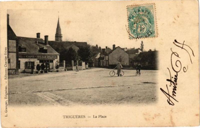 Carte postale ancienne Trigueres - La Place à Triguères