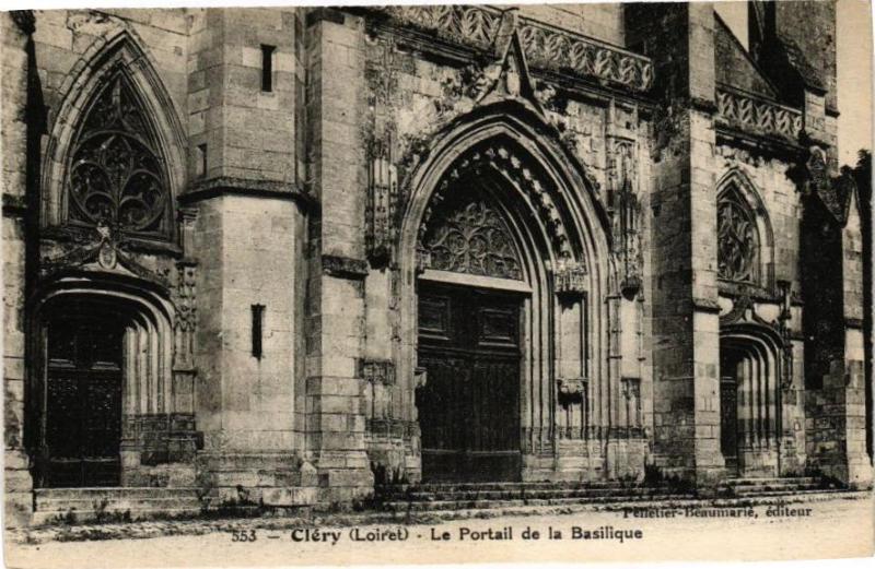 Carte postale ancienne Clery-Le Portail de la Basilique