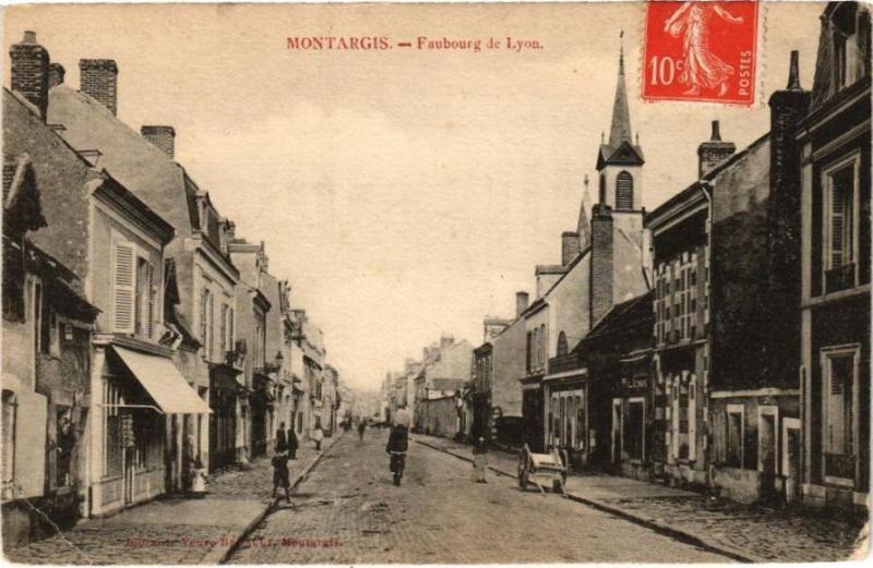 Carte postale ancienne Montargis - Faubourg de Lyon à Montargis