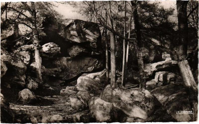 Carte postale ancienne Malesherbes - La Roche au BOURRElier