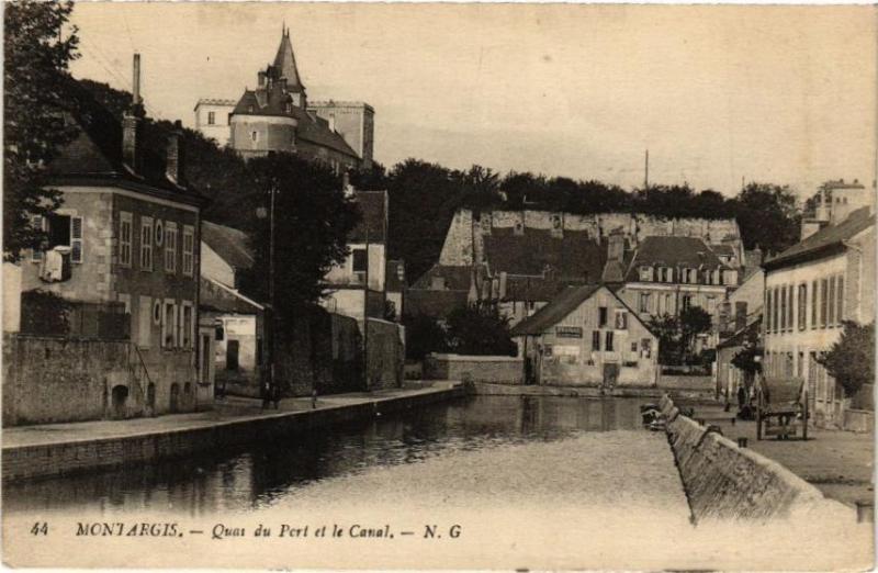 Carte postale ancienne Montargis - Quai du Port et le Canal à Montargis