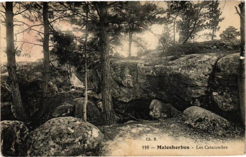 Carte postale ancienne Malesherbes - Les Catacombes
