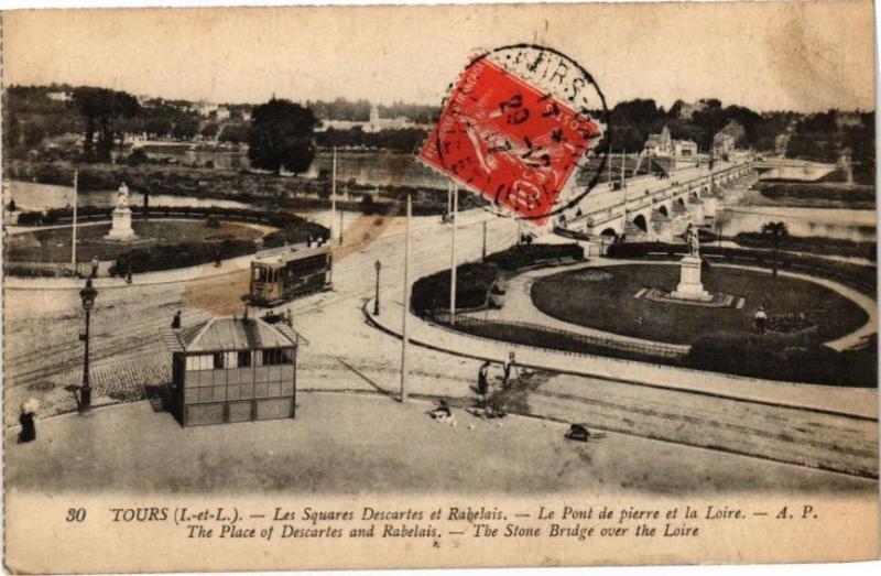 Carte postale ancienne Tours-Les Squares Descartes et Rabelais-Le Pont de pierre à Descartes