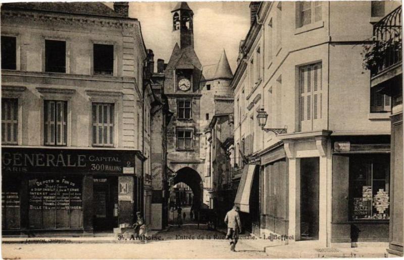 Carte postale ancienne Amboise - Entrée de la Rue Nationale - Le Beffroi à Amboise
