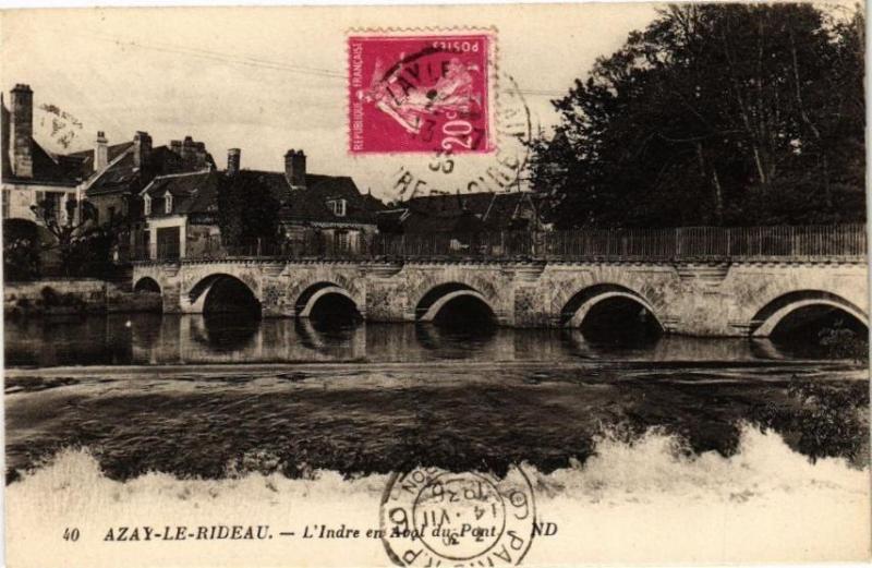 Carte postale ancienne Azay-le-Rideau - L'Indre en Aval du Pont à Azay-le-Rideau