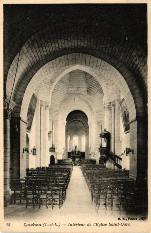 Carte postale ancienne Loches - Intérieur de l'Eglise Saint-Ours à Loches