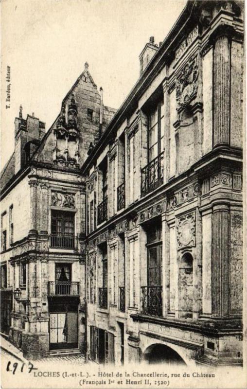 Carte postale ancienne Loches - Hotel de la Chancellerie rue du Chateau à Loches
