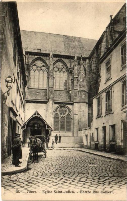 Carte postale ancienne Tours-Eglise Saint-Julien-Entrée Rue Colbert à Tours