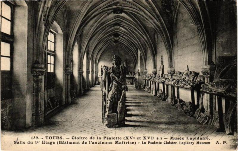 Carte postale ancienne Tours-Cloitre de la Psalette-Musée Lapidaire à Tours