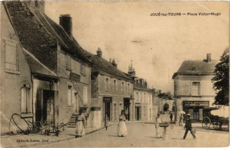 Carte postale ancienne Joue-lez-Tours - Place Victor - Hugo à Tours
