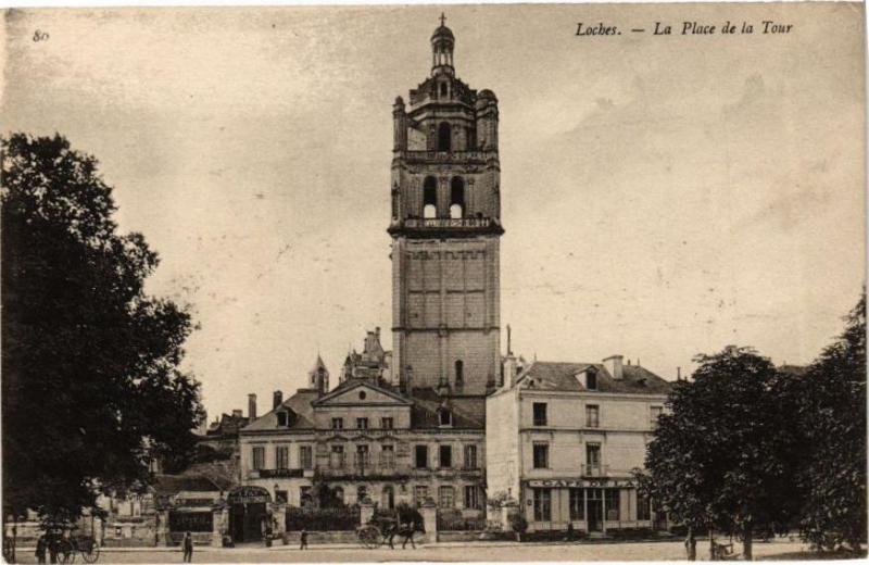 Carte postale ancienne Loches - La Place de la Tour à Loches
