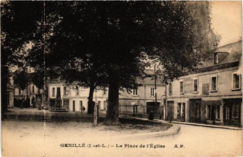 Carte postale ancienne Genillé - La Place de l'Eglise à Genillé