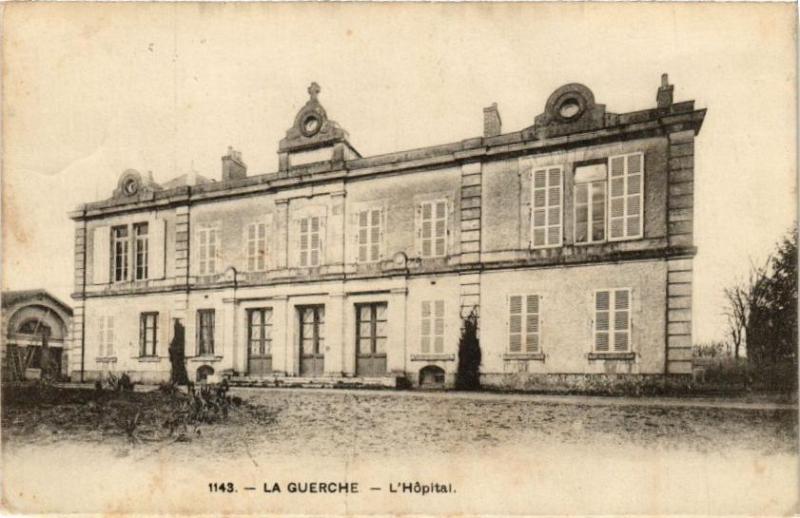Carte postale ancienne La Guerche - L'Hopital à La Guerche