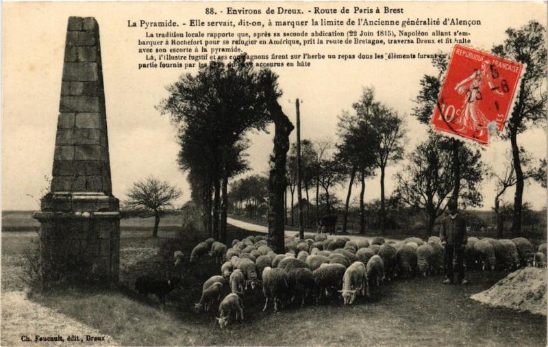Carte postale ancienne Environs de Dreux - Route de Paris a Brest à Dreux