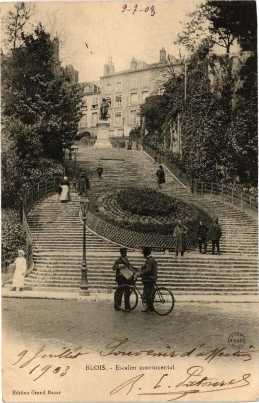 Carte postale ancienne Blois - Escalier monumental à Blois