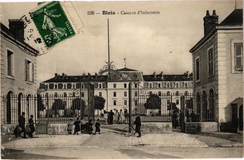 Carte postale ancienne Blois - Caserne d'Infanterie à Blois