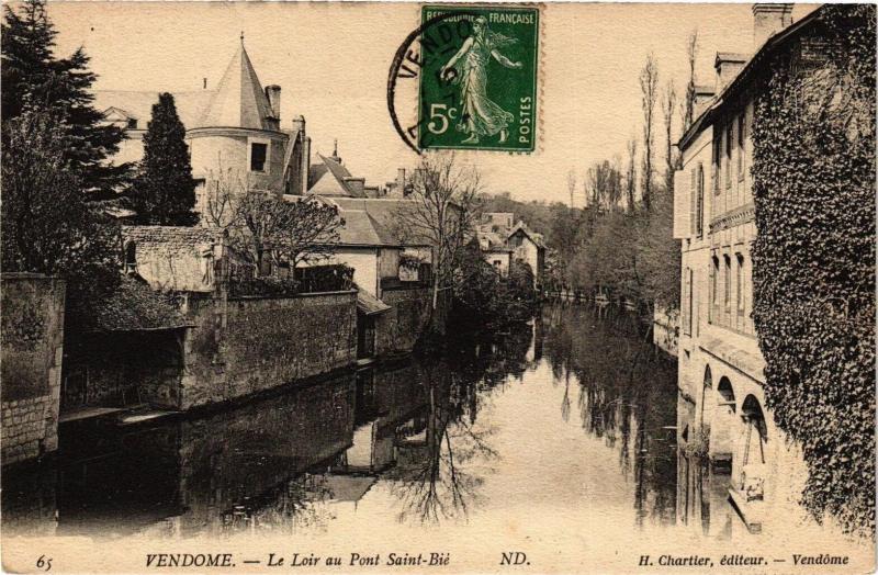 Carte postale ancienne Vendome-La Loir au Pont Saint-Bie