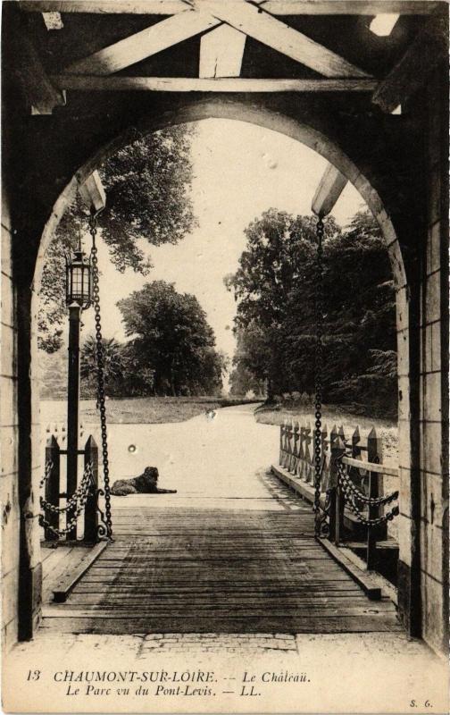 Carte postale ancienne Chaumont-sur-Loire-Le Chateau-Le Parc vu du Pont Levis à Chaumont-sur-Loire