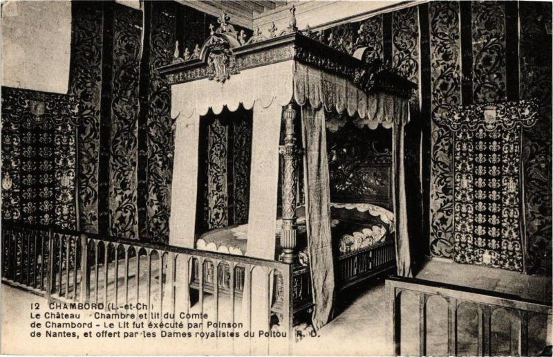 Carte postale ancienne Chambord (L.-et-Ch.) - Le Chateau - Chambre et lit du Comte à Chambord