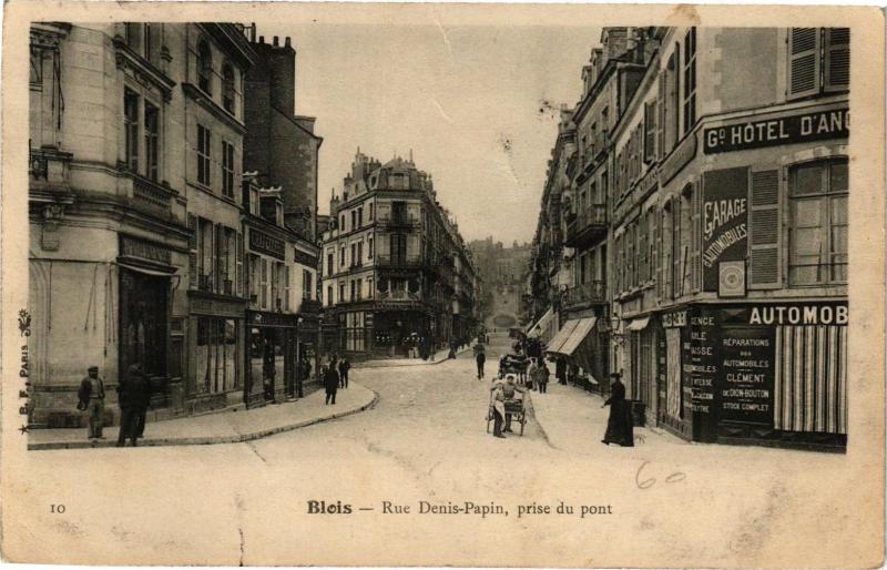 Carte postale ancienne Blois - Rue Denis-Papin prise du pont à Blois