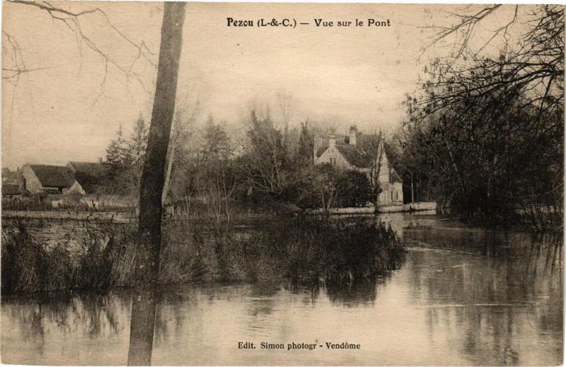 Carte postale ancienne Pezou (L.-&-C.) - Vue sur le Pont à Pezou