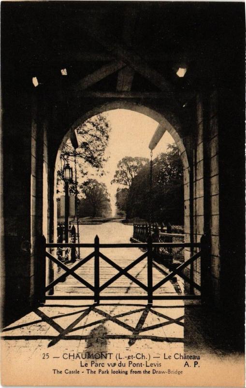 Carte postale ancienne Chaumont-Le Chateau-Le Parc vu du Pont Levis