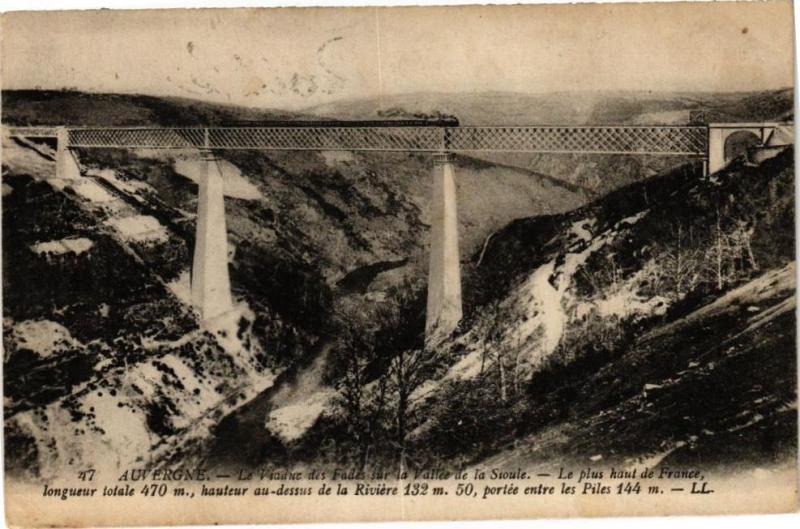 Carte postale ancienne Auvergne - Le Viaduc des Fades sur la Vallée de la Sioule
