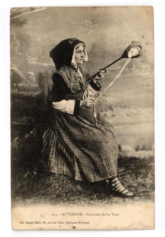 Carte postale ancienne Auvergne - Costume de la tour