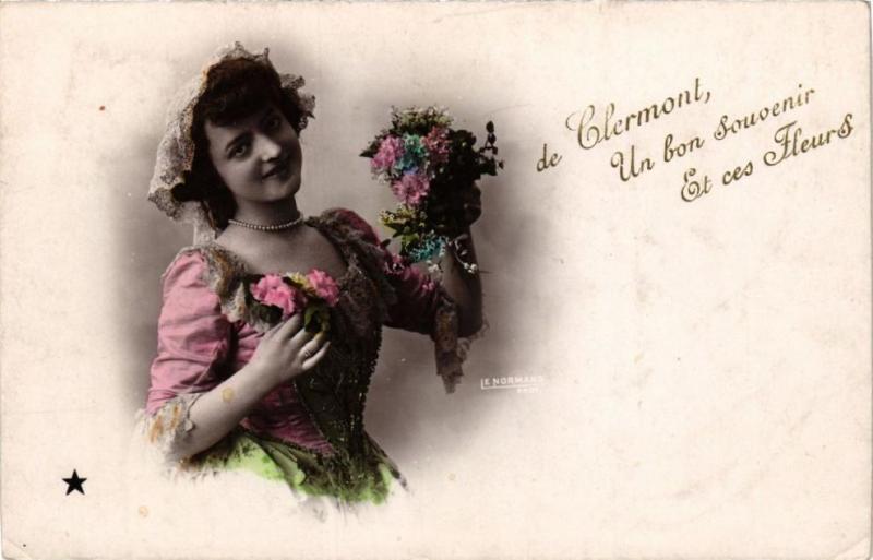 Carte postale ancienne Le Clermont Un bon Souvenir Et ces Fleurs