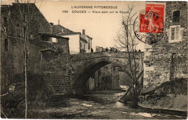 Carte postale ancienne L'Auvergne Pittoresque - Coudes - Vieux pont sur la Couze à Coudes