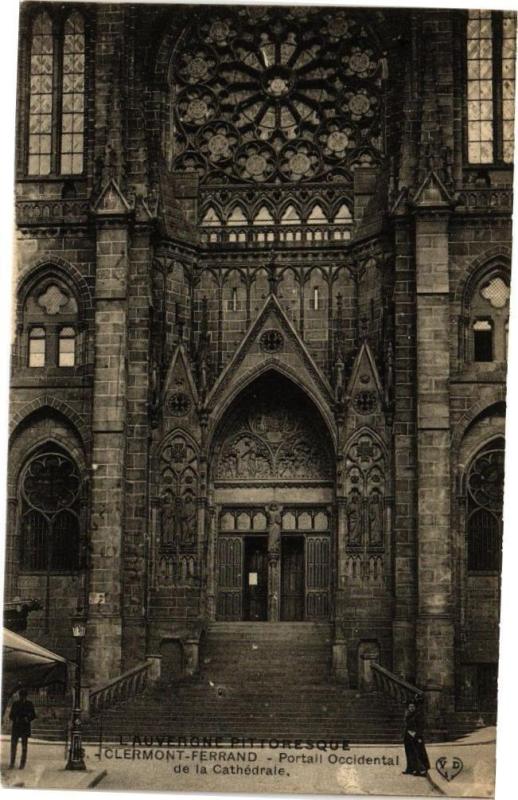 Carte postale ancienne Clermont-Ferrand - Portail Occidental de la Cathedrale à Clermont-Ferrand