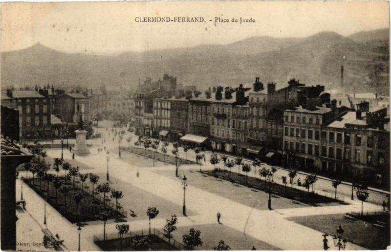 Carte postale ancienne Clermont-Ferrand - Place de Jaude à Clermont-Ferrand