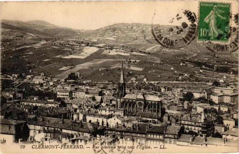 Carte postale ancienne Clermont-Ferrand. - Vue générale prise vers l'Eglise à Clermont-Ferrand