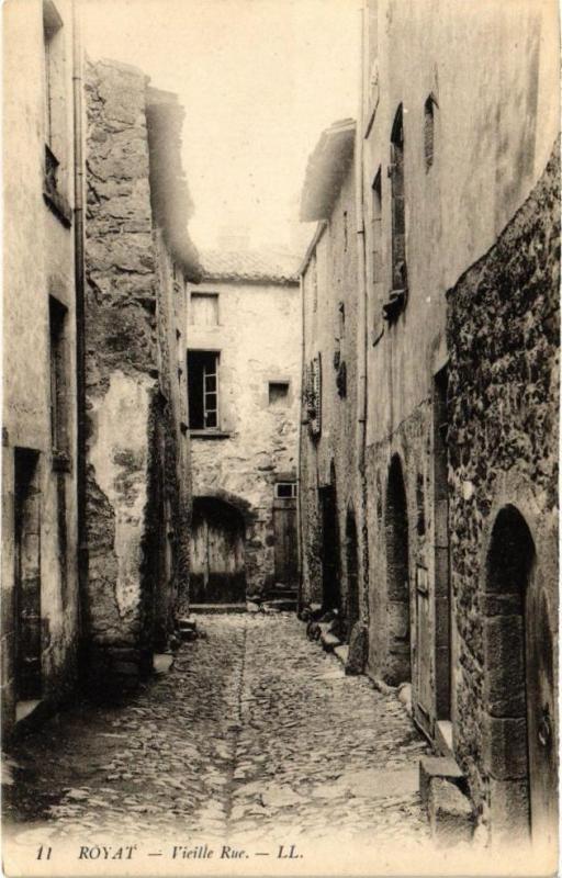 Carte postale ancienne Royat - Vieille Rue à Royat