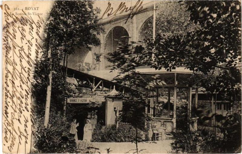 Carte postale ancienne Royat - La Source Saint-Victor à Royat