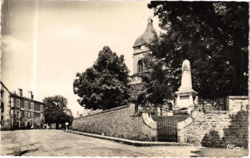 Carte postale ancienne Saint-Gervais-d'Auvergne (P.-de-D.) - Le Monument aux Morts à Saint-Gervais-d'Auvergne