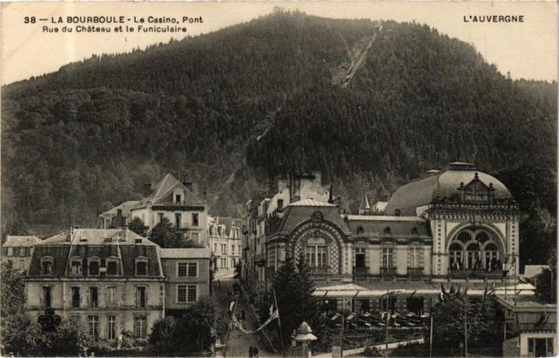 Carte postale ancienne La Bourboule - Le Casino Pont Rue du Chateau et le Funiculaire à La Bourboule