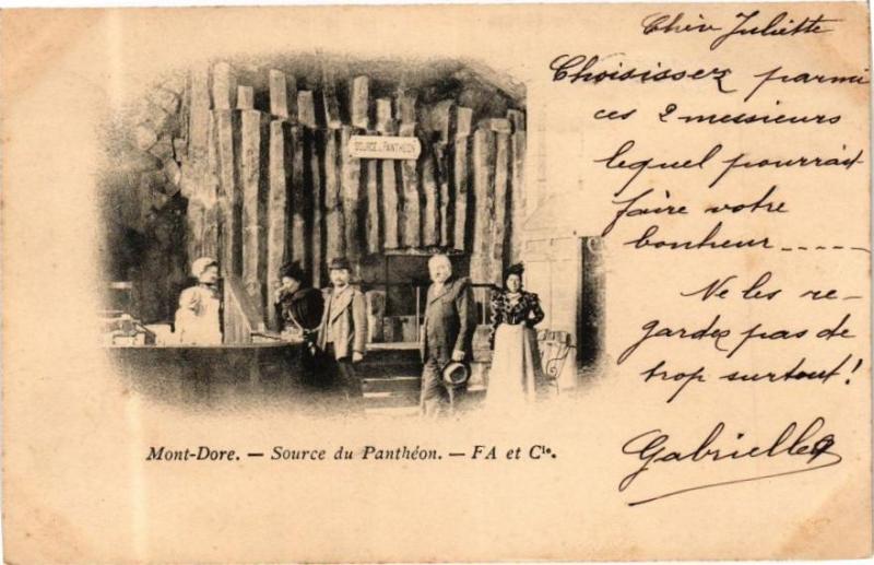 Carte postale ancienne Mont-Dore - Source du Pantheon Fa et Cle. à Mont-Dore
