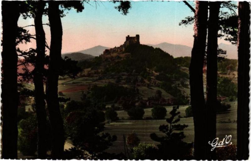 Carte postale ancienne L'Auvergne - Chateau feodal de Murol - A l'horizon Chaine des Mont à Murol