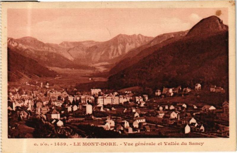 Carte postale ancienne G. D'O. - Le Mont-Dore - Vue générale et Vallée du Sancy à Mont-Dore