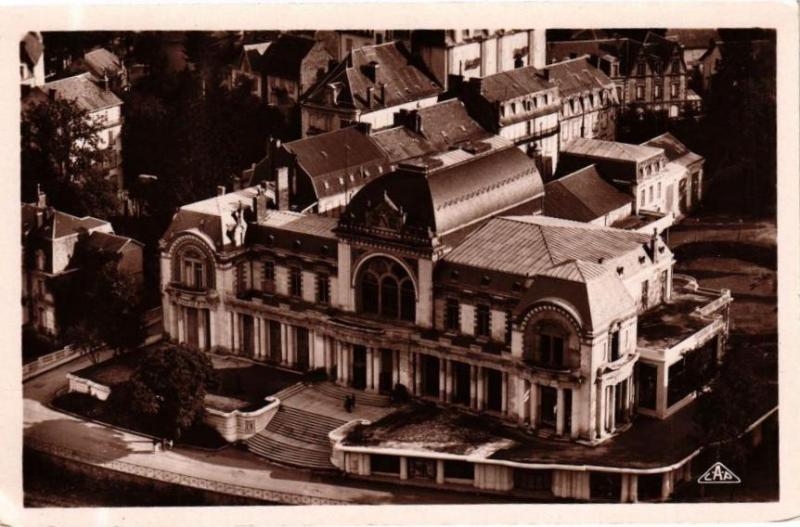 Carte postale ancienne La Bourboule - Le Casino à La Bourboule
