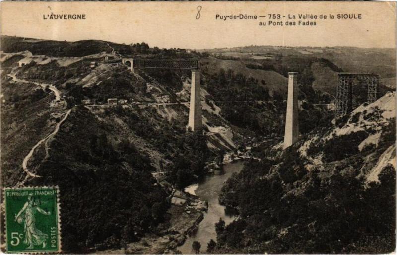 Carte postale ancienne L'Auvergne - Puy-de-Dome - La Vallée de la Sioule au Pont des Fades