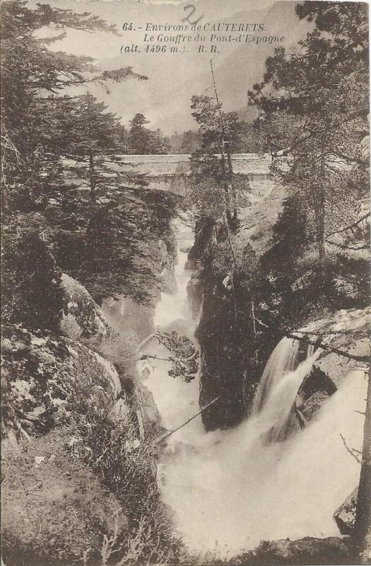 Carte postale ancienne Le Gouffre du Pont d'Espagne à Cauterets