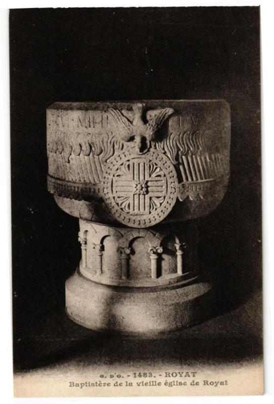 Carte postale ancienne Royat - Baptistre de la vieille Eglise de Royat à Royat