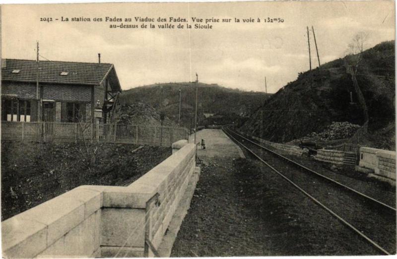 Carte postale ancienne La station des Fades au Viaduc des Fades - Vue prise sur la voie