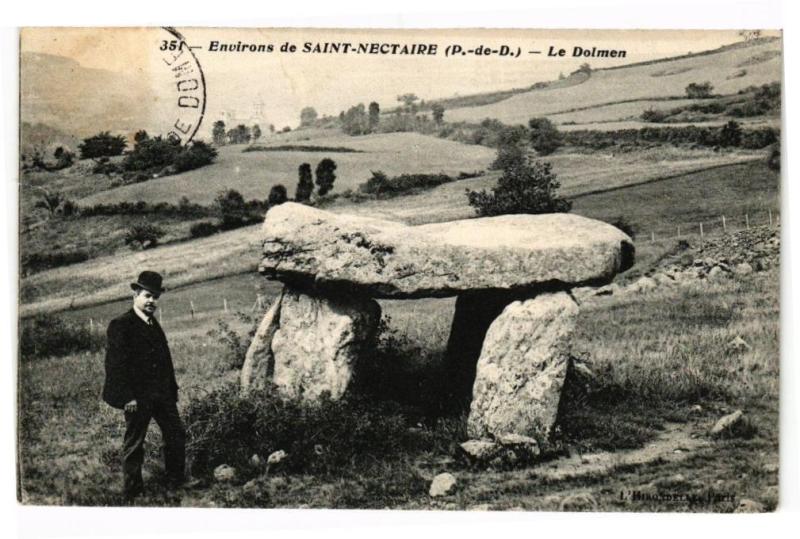 Carte postale ancienne Env. de Saint-necatire - Le dolmen